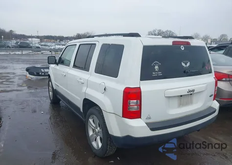 2016 Jeep Patriot Latitude z USA, uszkodzony, nr VIN 1C4NJPFAXGD811299